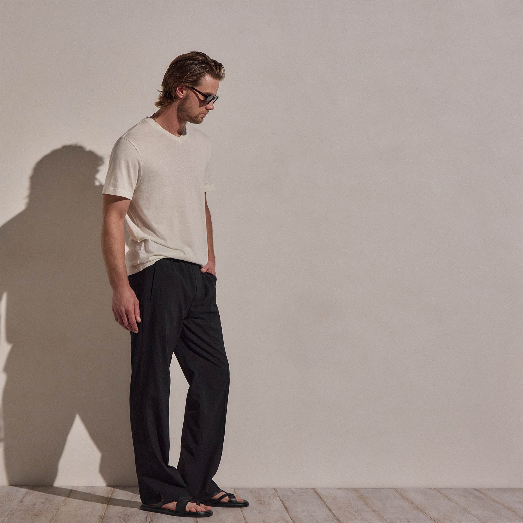 Lighweight Wool Pull On Trouser in Black | James Perse Los Angeles