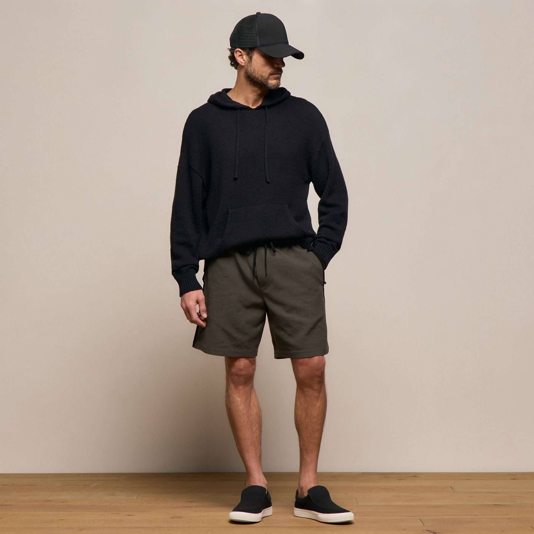 Stretch Cotton Hoodie in Black | James Perse Los Angeles