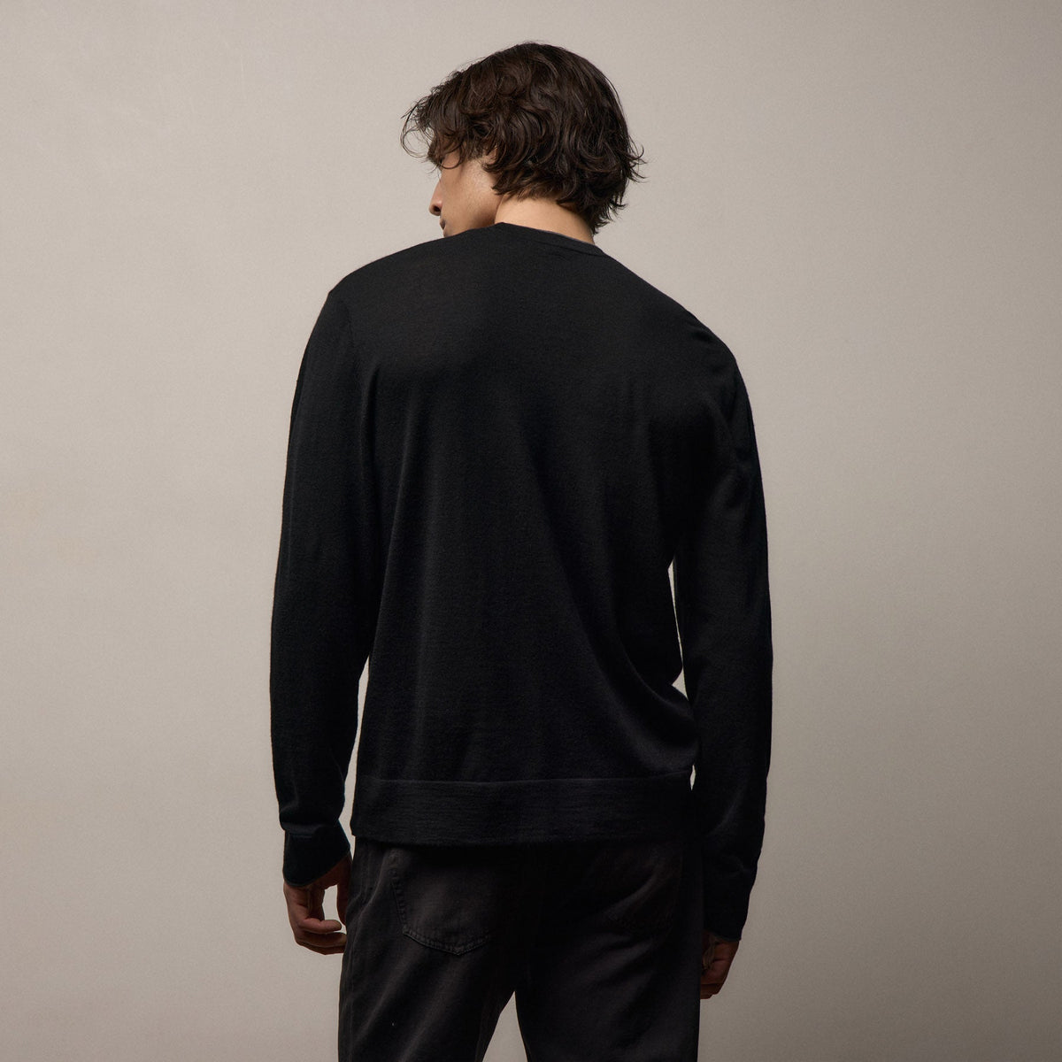 Ultrafine Cashmere Tipped Crew in Black/Charcoal | James Perse Los Angeles