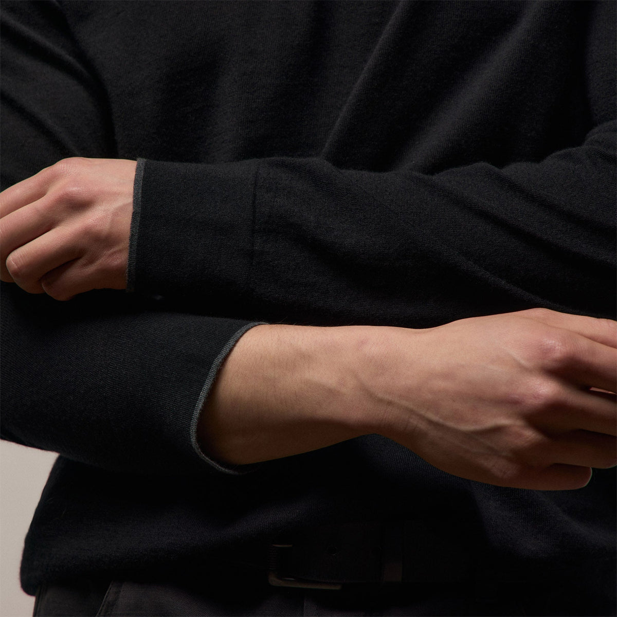 Ultrafine Cashmere Tipped Crew in Black/Charcoal | James Perse Los Angeles
