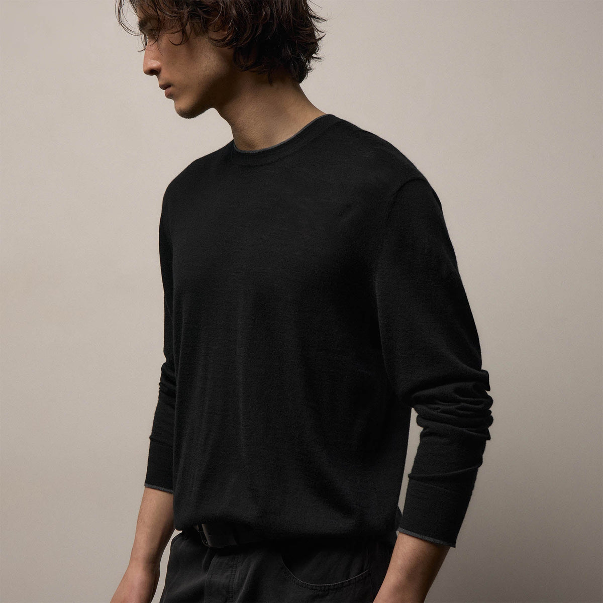 Ultrafine Cashmere Tipped Crew in Black/Charcoal | James Perse Los Angeles