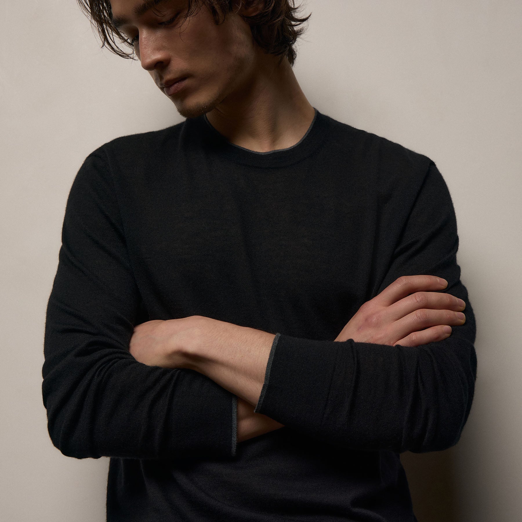 Ultrafine Cashmere Tipped Crew in Black/Charcoal | James Perse Los Angeles