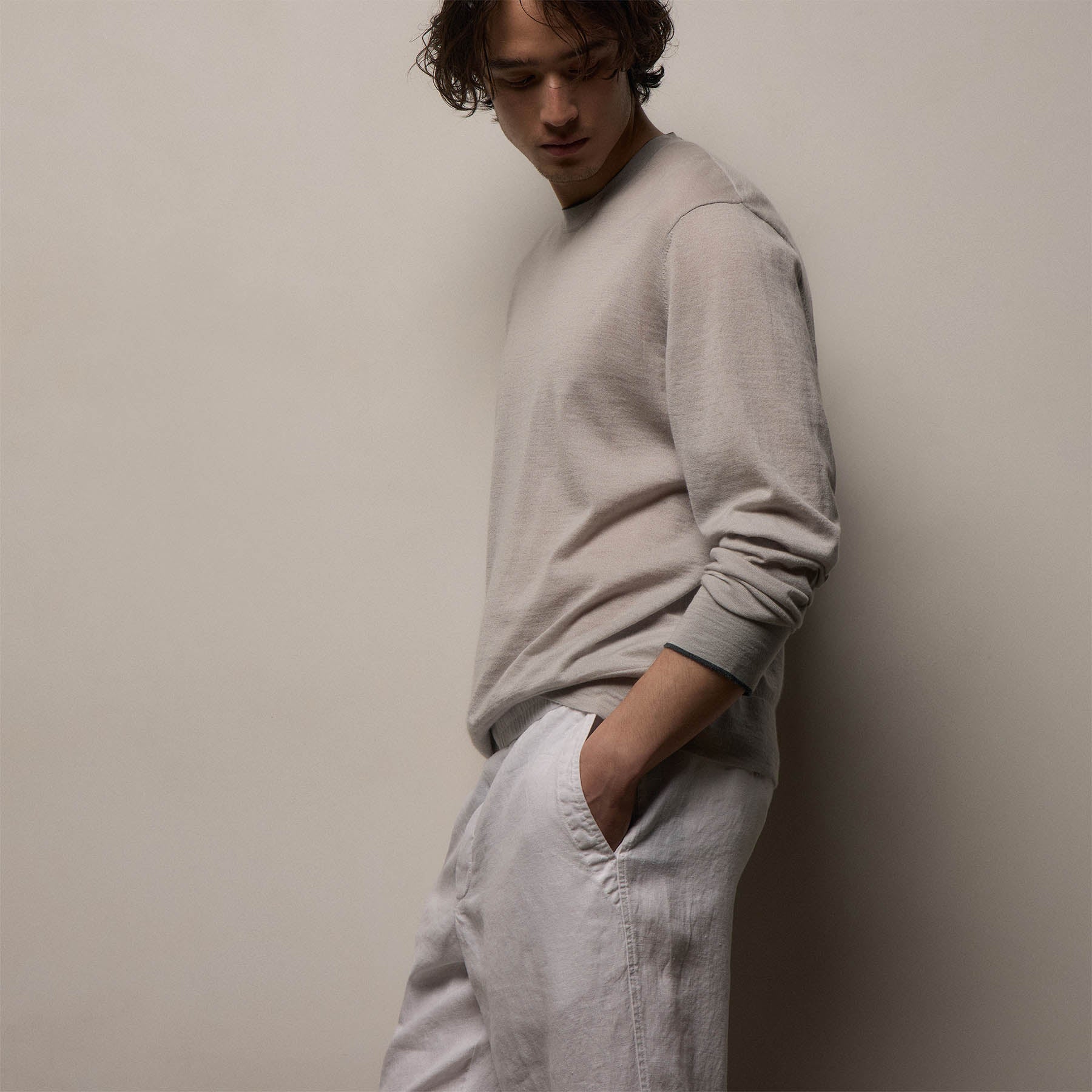 Ultrafine Cashmere Tipped Crew in Fog/Charcoal | James Perse Los Angeles