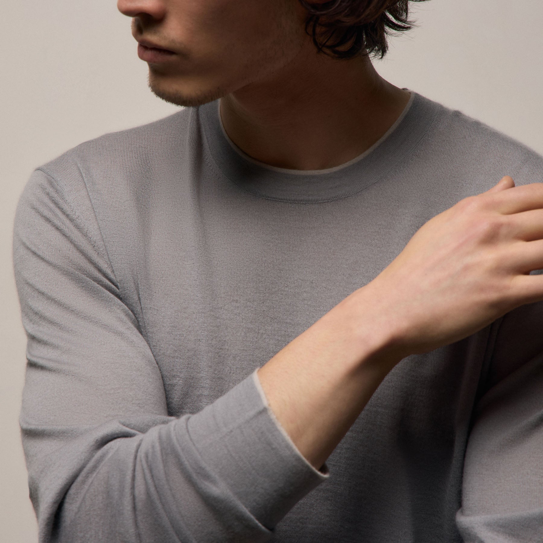 Ultrafine Cashmere Tipped Crew in Ore/Fog | James Perse Los Angeles