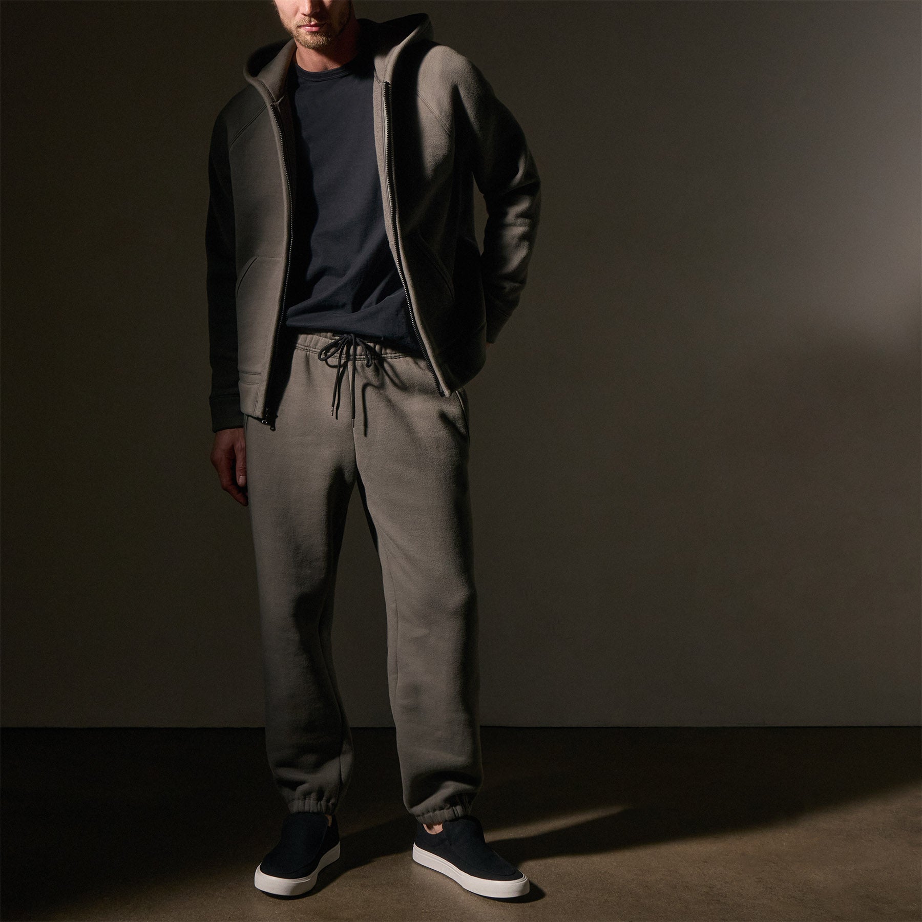 Cozy Sweat Pant in Granite | James Perse Los Angeles