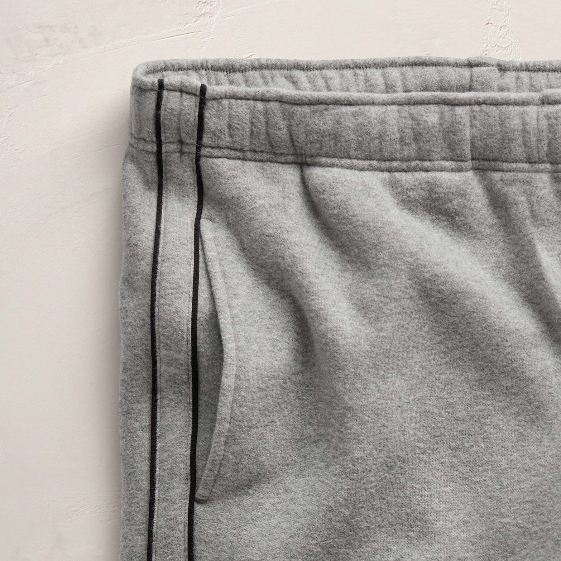 Cozy Sweat Pant With Piping in Heather Grey | James Perse Los Angeles FLAT