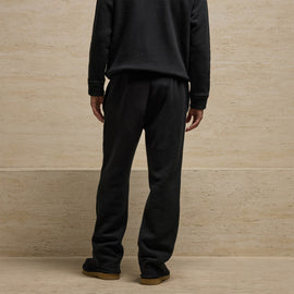 Cozy Fleece Relaxed Straight Leg Sweatpant in Black | James Perse Los Angeles