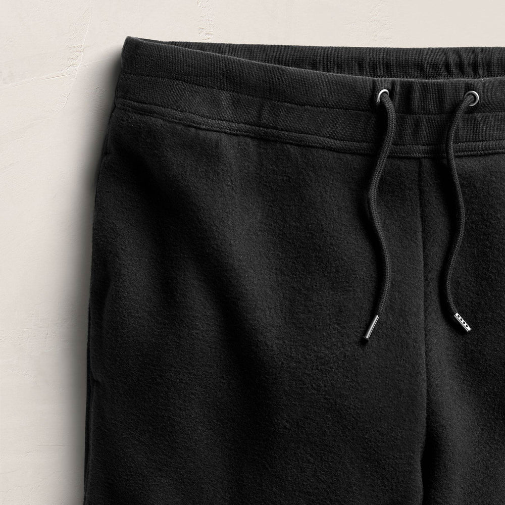 Cozy Fleece Relaxed Straight Leg Sweatpant in Black | James Perse Los Angeles