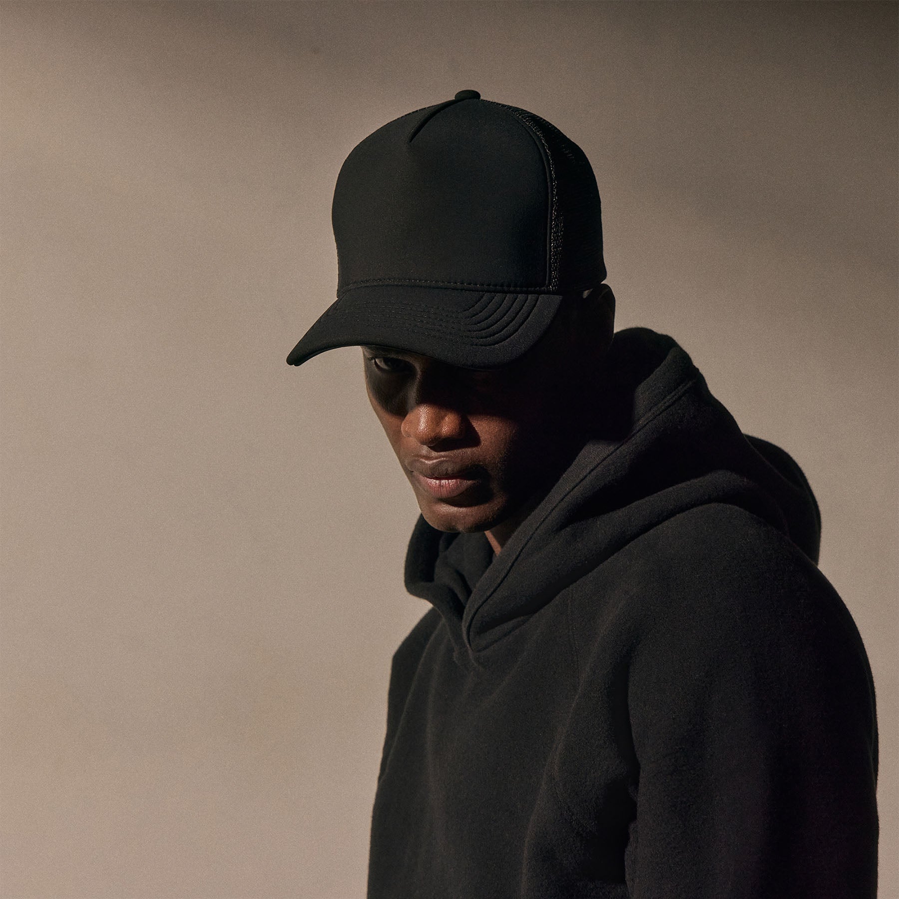 Cozy Hooded Sweatshirt in Black | James Perse Los Angeles