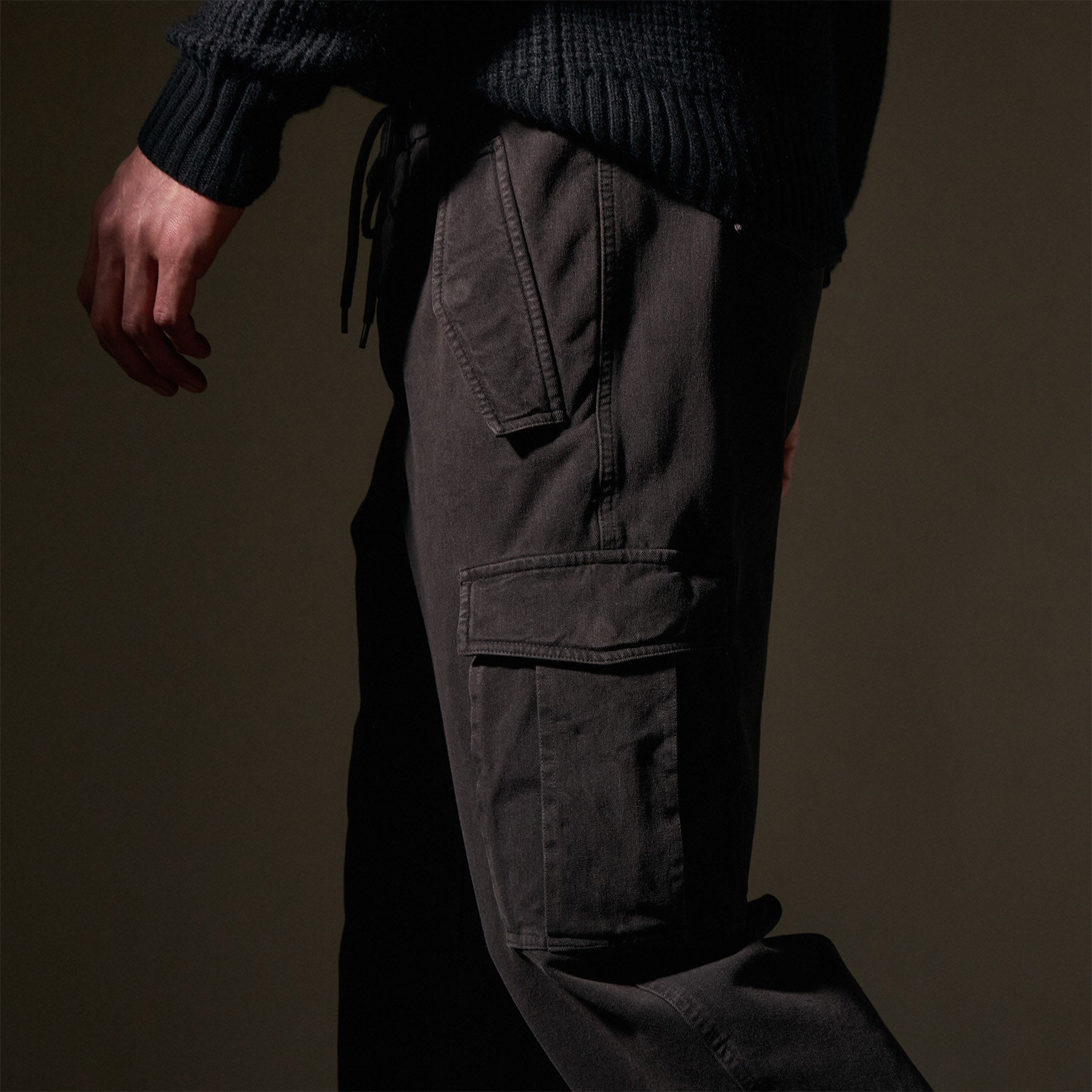 Woven Terry Cargo Pant in Black | James Perse Los Angeles