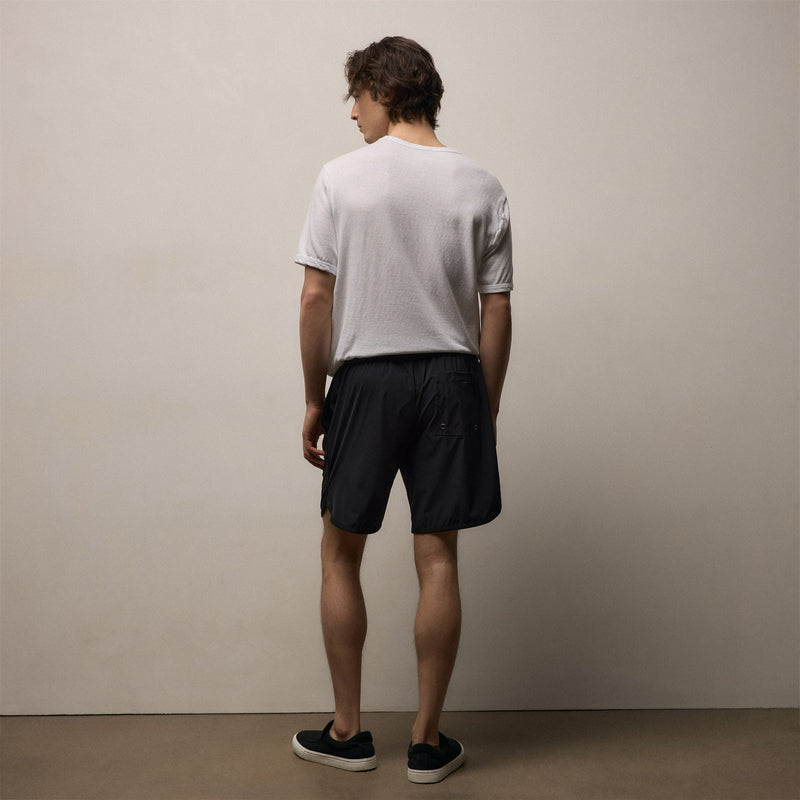 Curved Hem Boardshort in Black/Black | James Perse Los Angeles