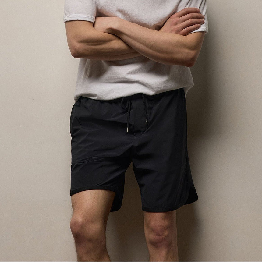 Curved Hem Boardshort in Black/Black | James Perse Los Angeles