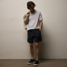 Curved Hem Boardshort in Black/Black | James Perse Los Angeles