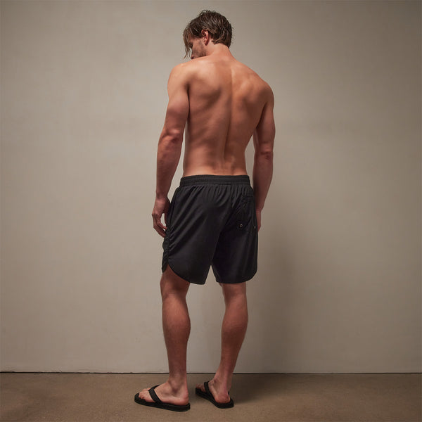 Curved Hem Board Short in Black/Black | James Perse Los Angeles
