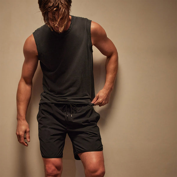 Curved Hem Board Short in Black/Black | James Perse Los Angeles