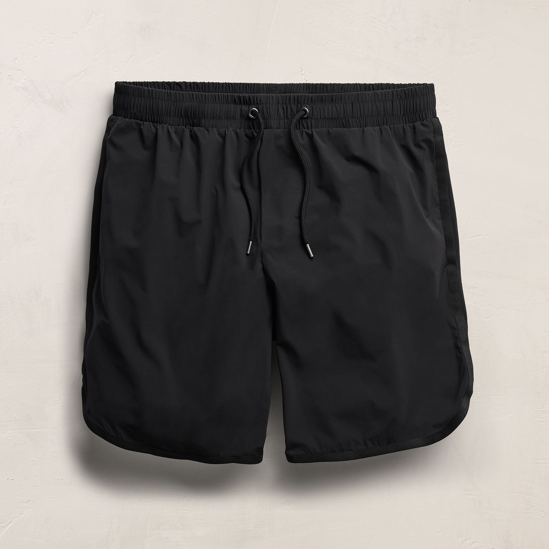 Curved Hem Board Short in Black/Black | James Perse Los Angeles