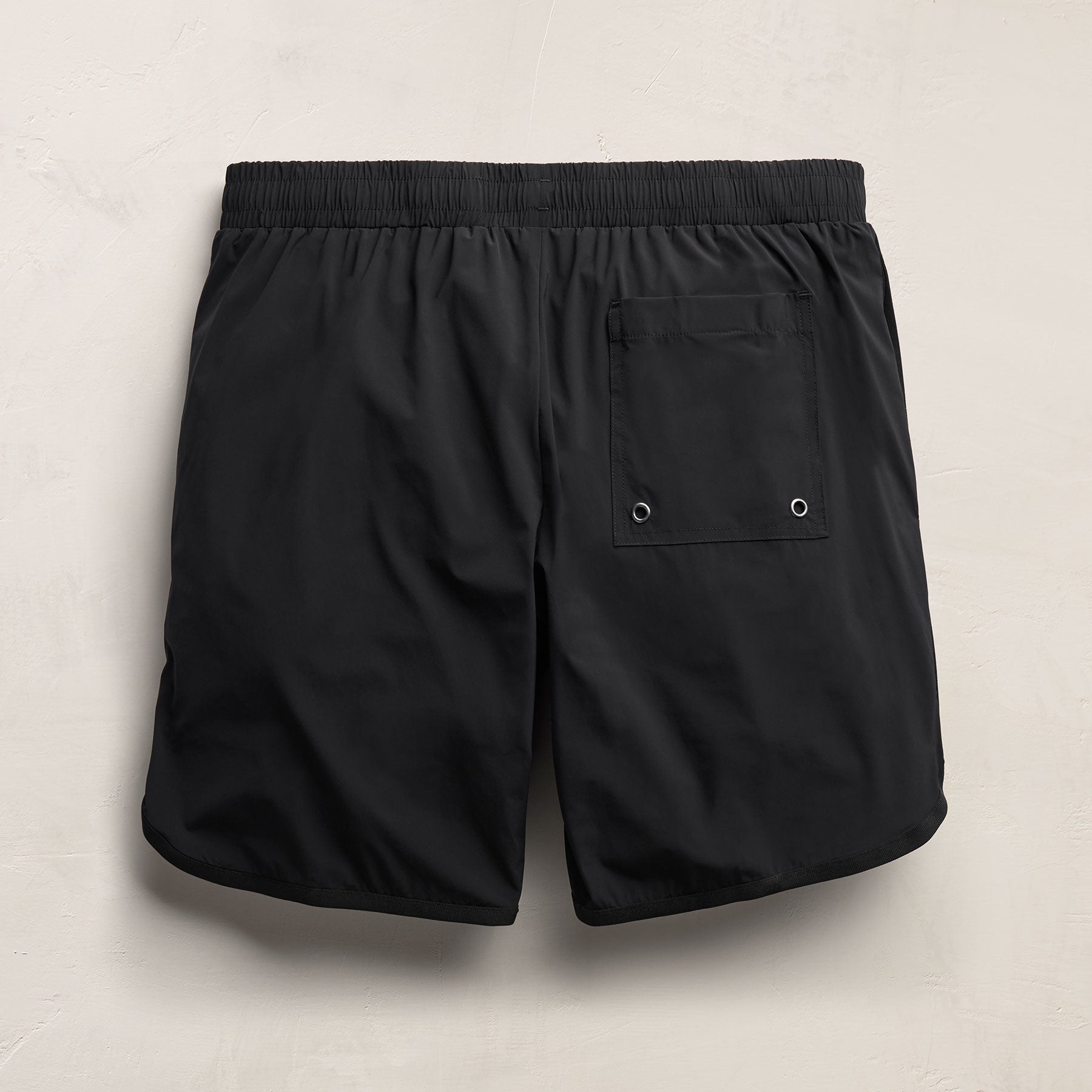Curved Hem Board Short in Black/Black | James Perse Los Angeles