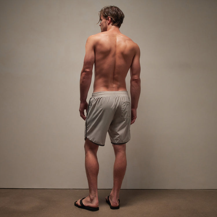 Curved Hem Board Short in Grout/Carbon | James Perse Los Angeles