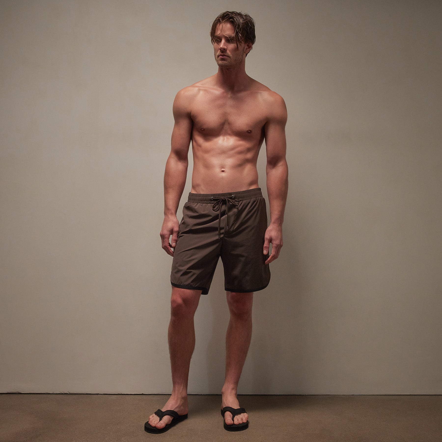 Curved Hem Board Short in Porcupine/Black | James Perse Los Angeles