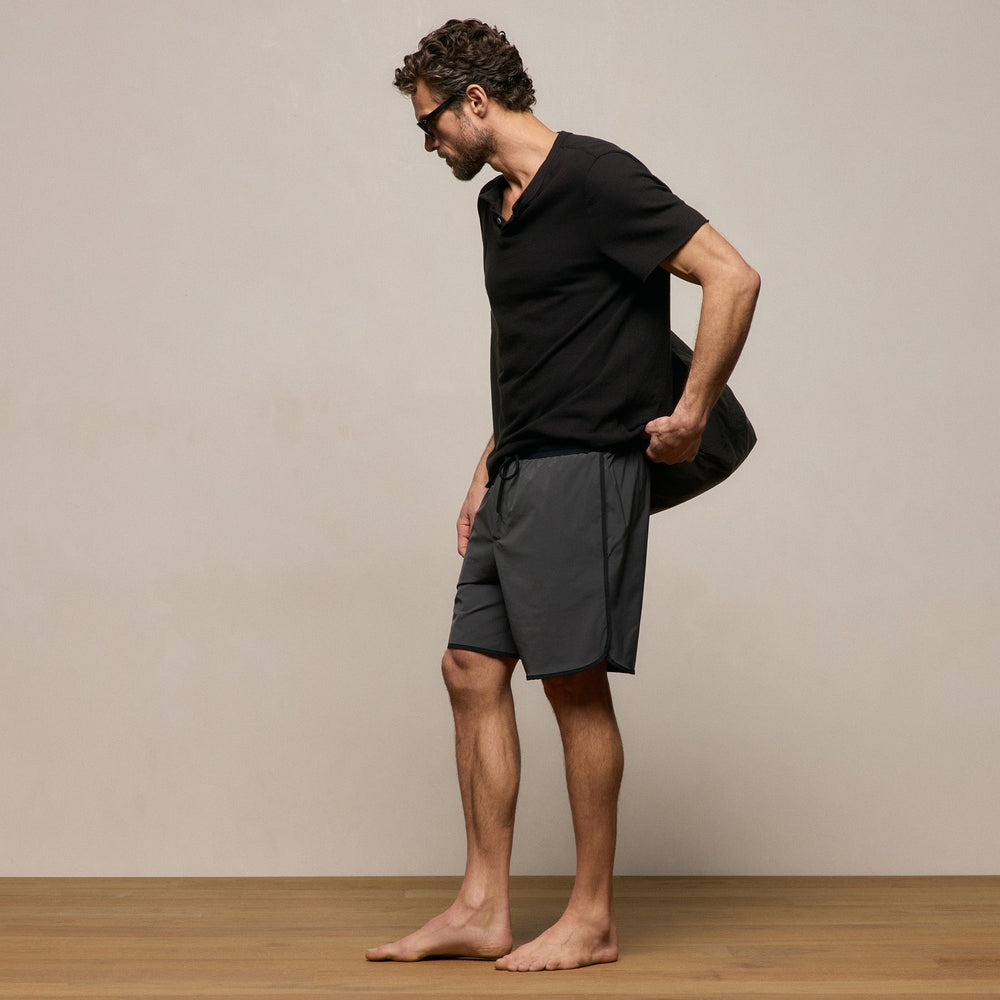 Retro Boardshort in Carbon/Black | James Perse Los Angeles