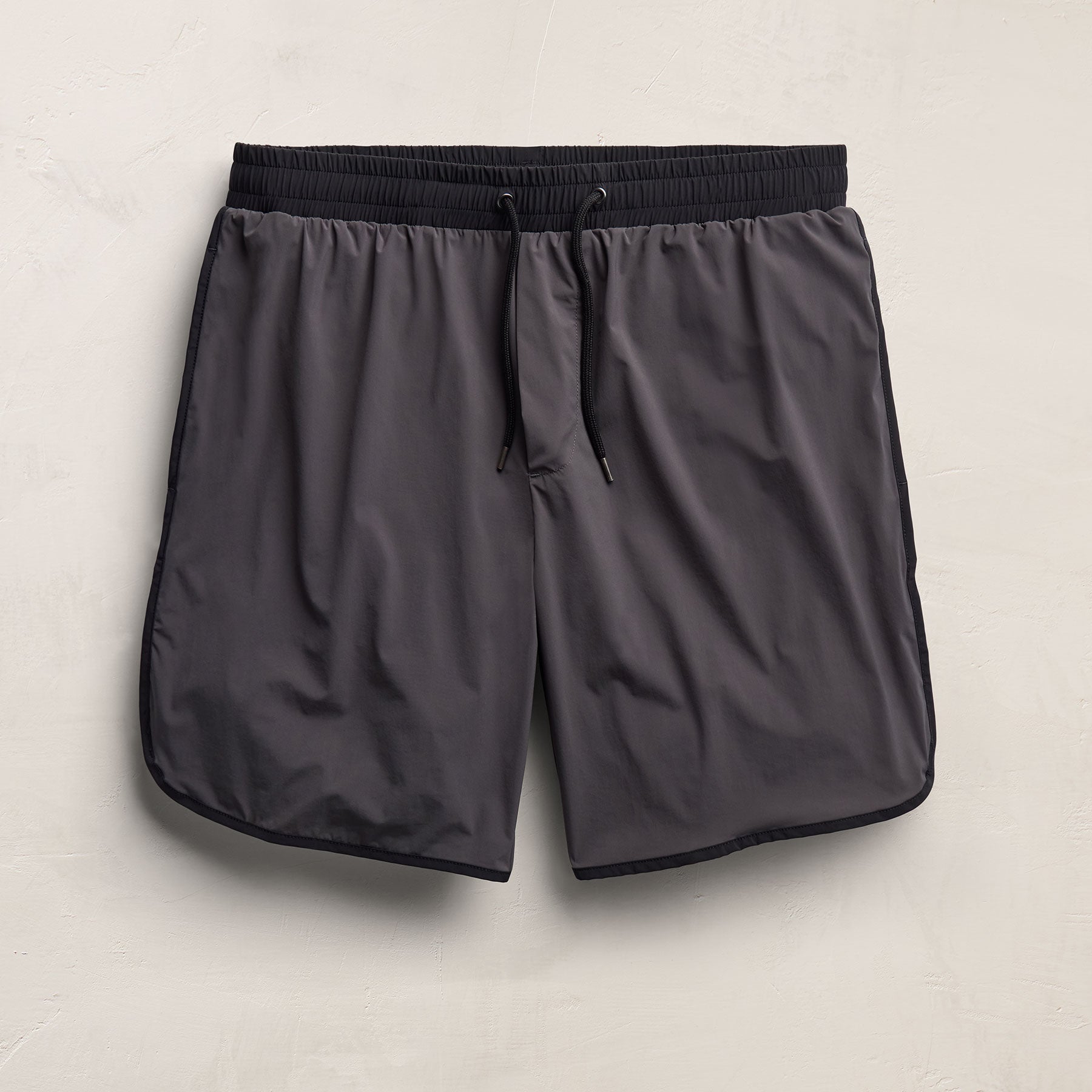 Retro Boardshort in Carbon/Black | James Perse Los Angeles