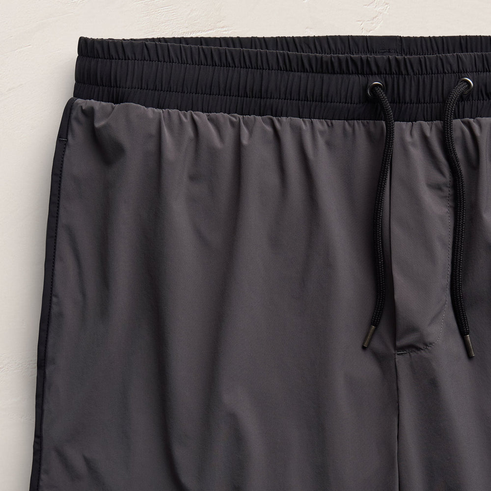 Retro Boardshort in Carbon/Black | James Perse Los Angeles