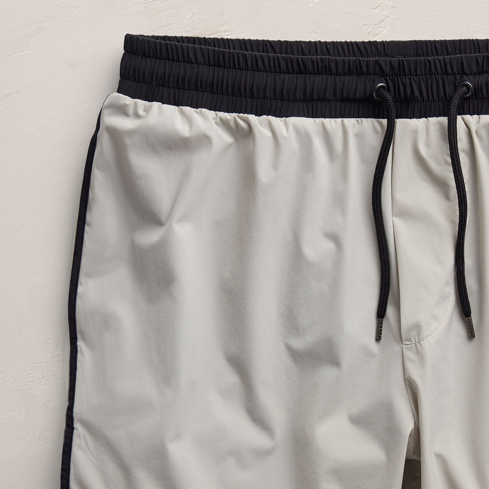 Retro Boardshort in Salt/Black | James Perse Los Angeles