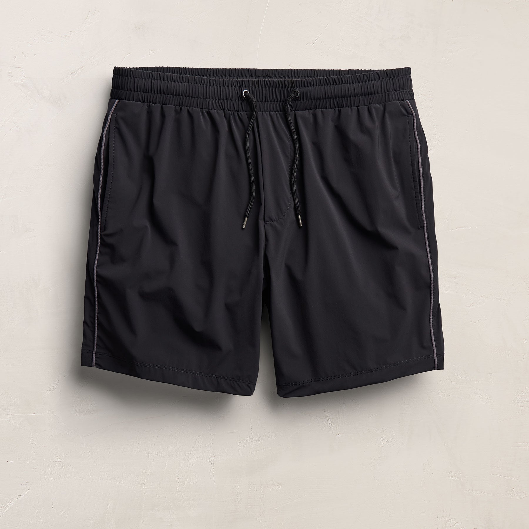 Contrast Piped Boardshort in Black/Carbon | James Perse Los Angeles