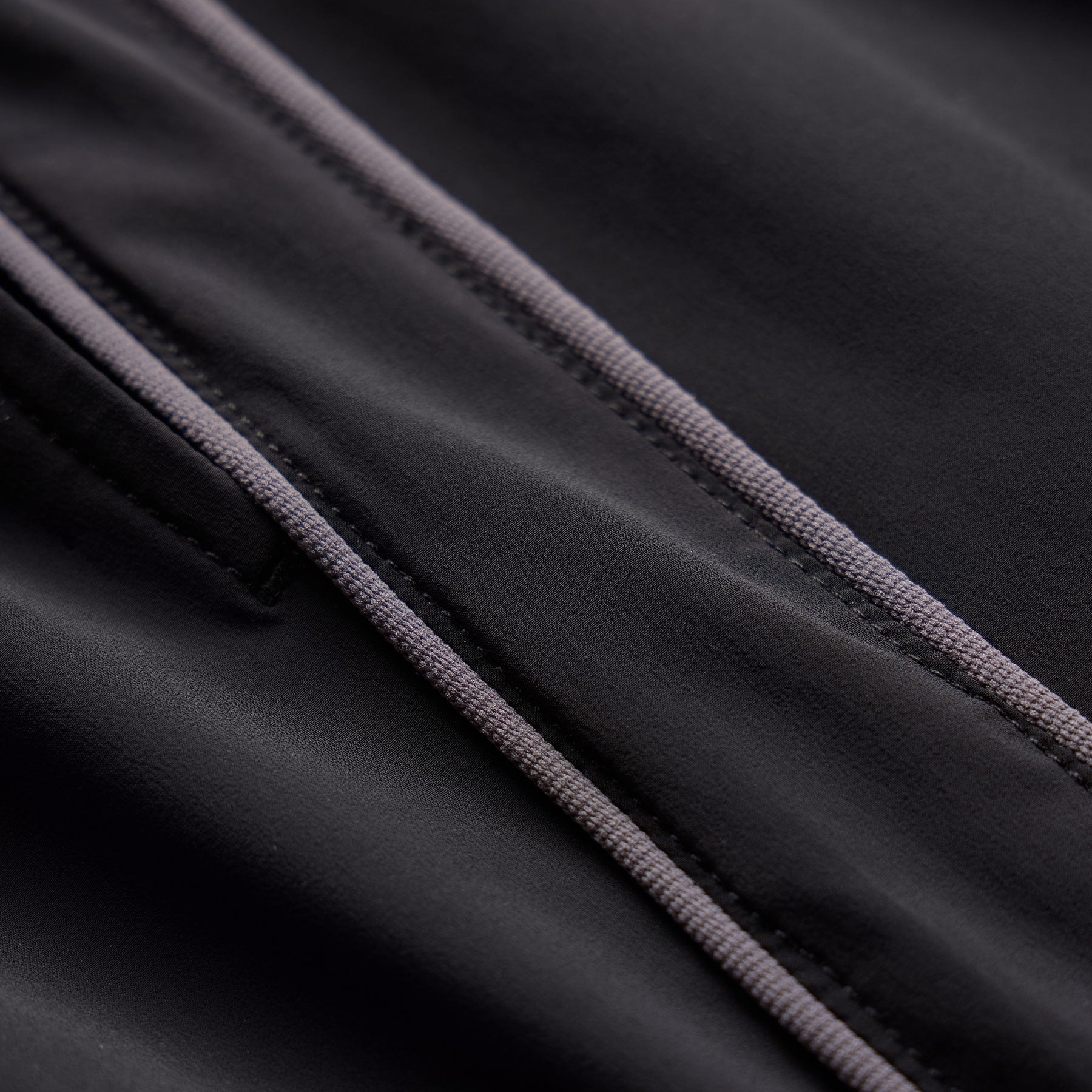 Contrast Piped Boardshort in Black/Carbon | James Perse Los Angeles