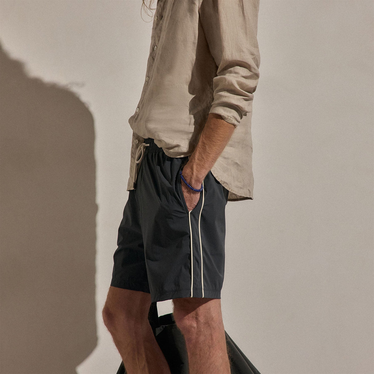 Contrast Piped Boardshort in Carbon/Ivory | James Perse Los Angeles