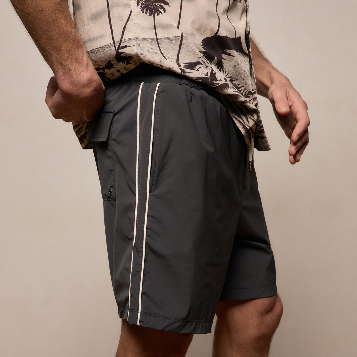 Contrast Piped Boardshort in Carbon/Ivory | James Perse Los Angeles