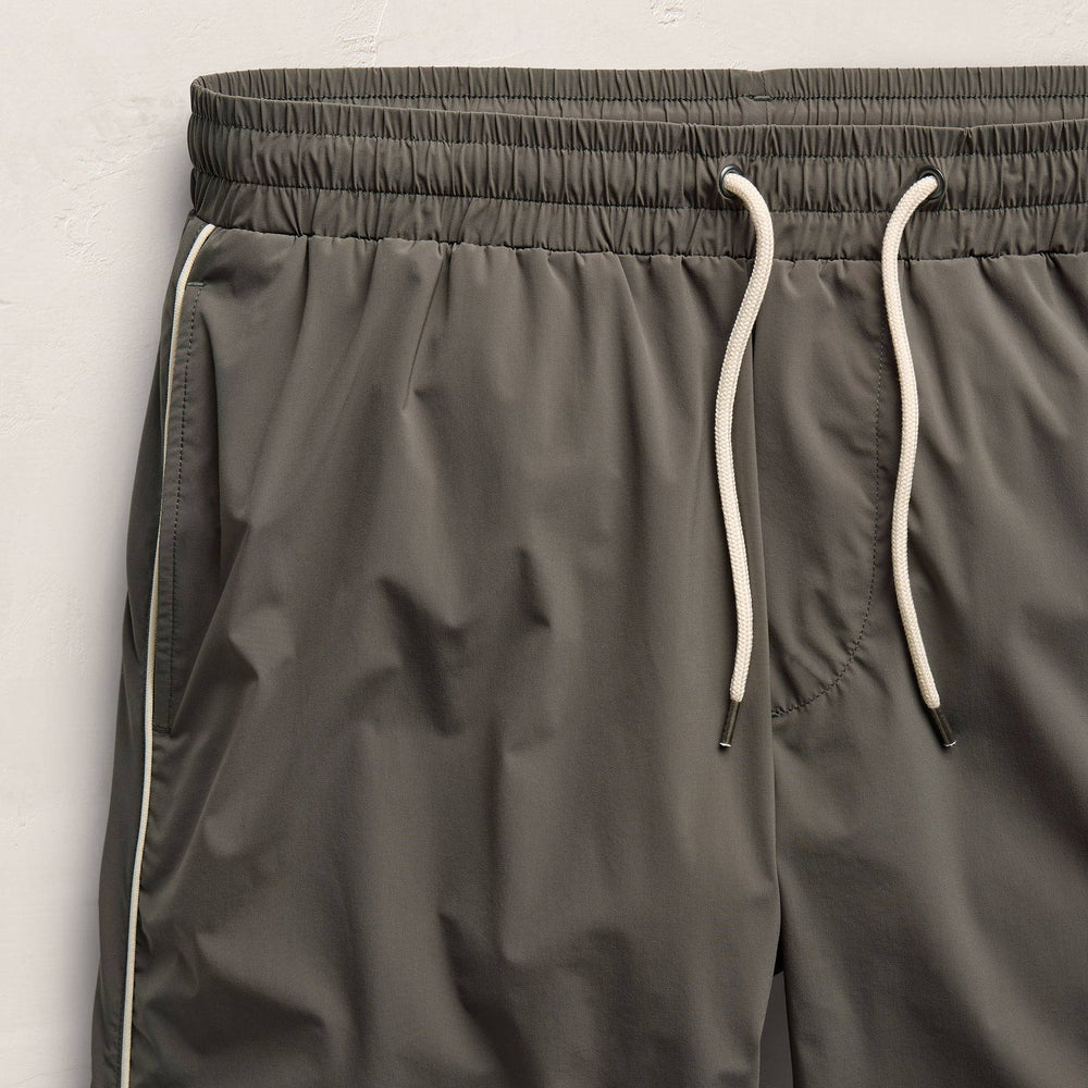 Contrast Piped Boardshort in Granite/Ivory | James Perse Los Angeles