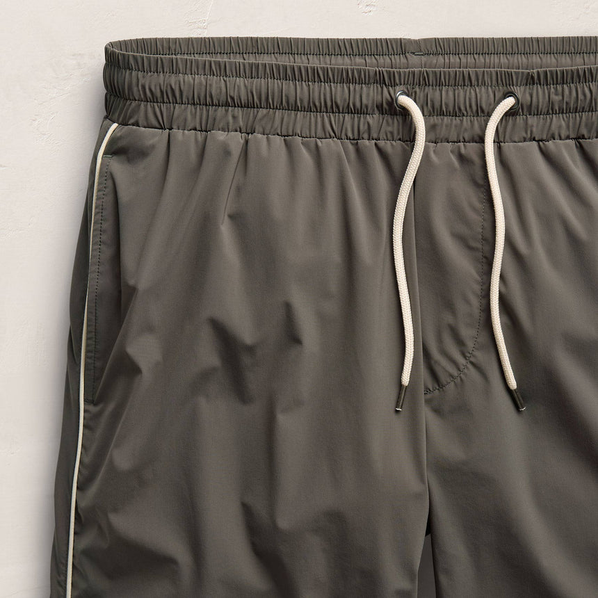 Contrast Piped Boardshort in Granite/Ivory | James Perse Los Angeles