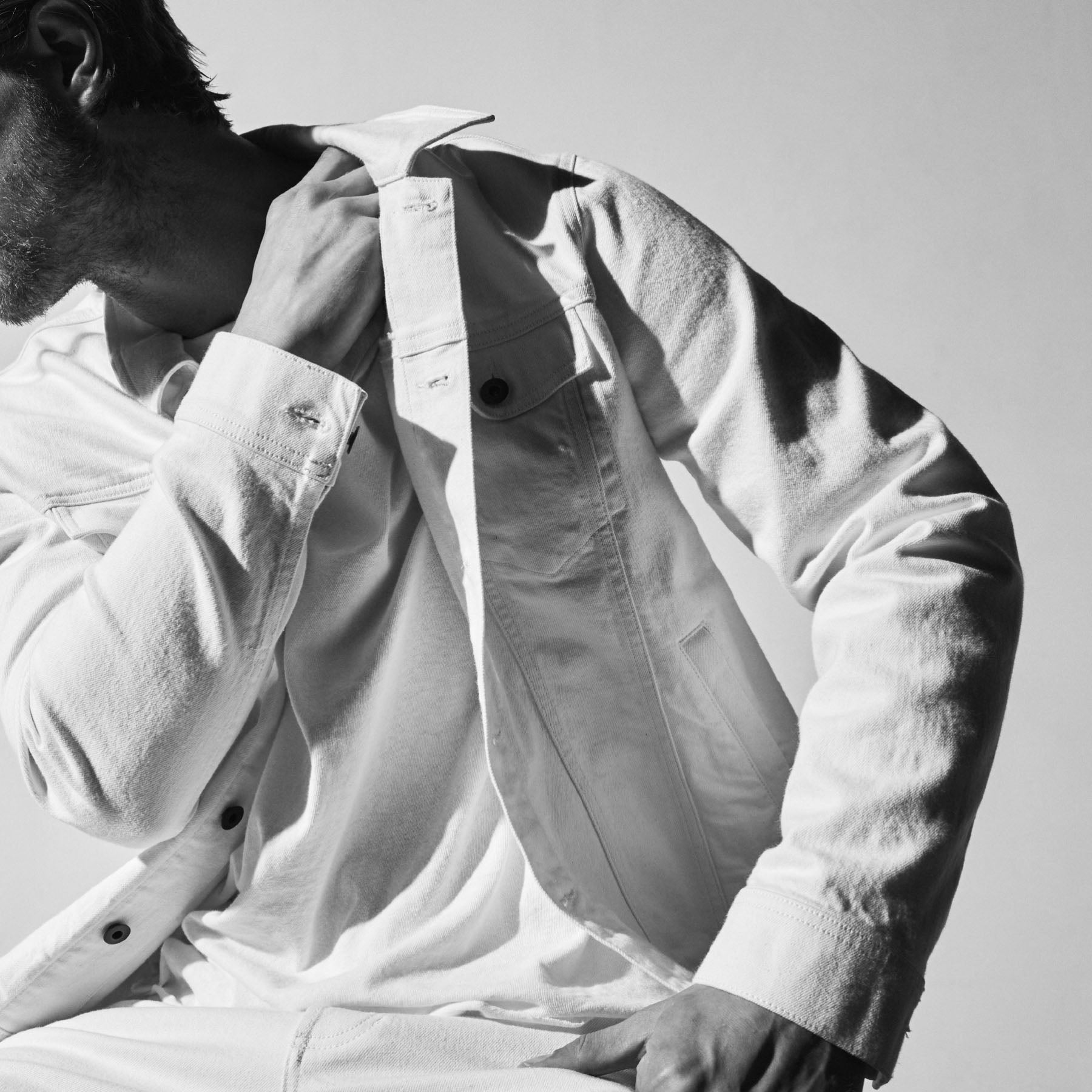 Stretch Denim Jacket In Coastal Cloud | James Perse Los Angeles