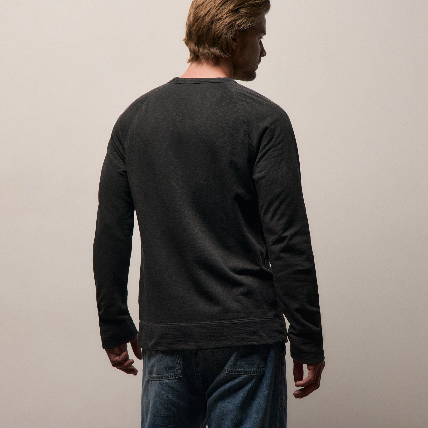 Vintage French Sweatshirt in Carbon Pigment | James Perse Los Angeles