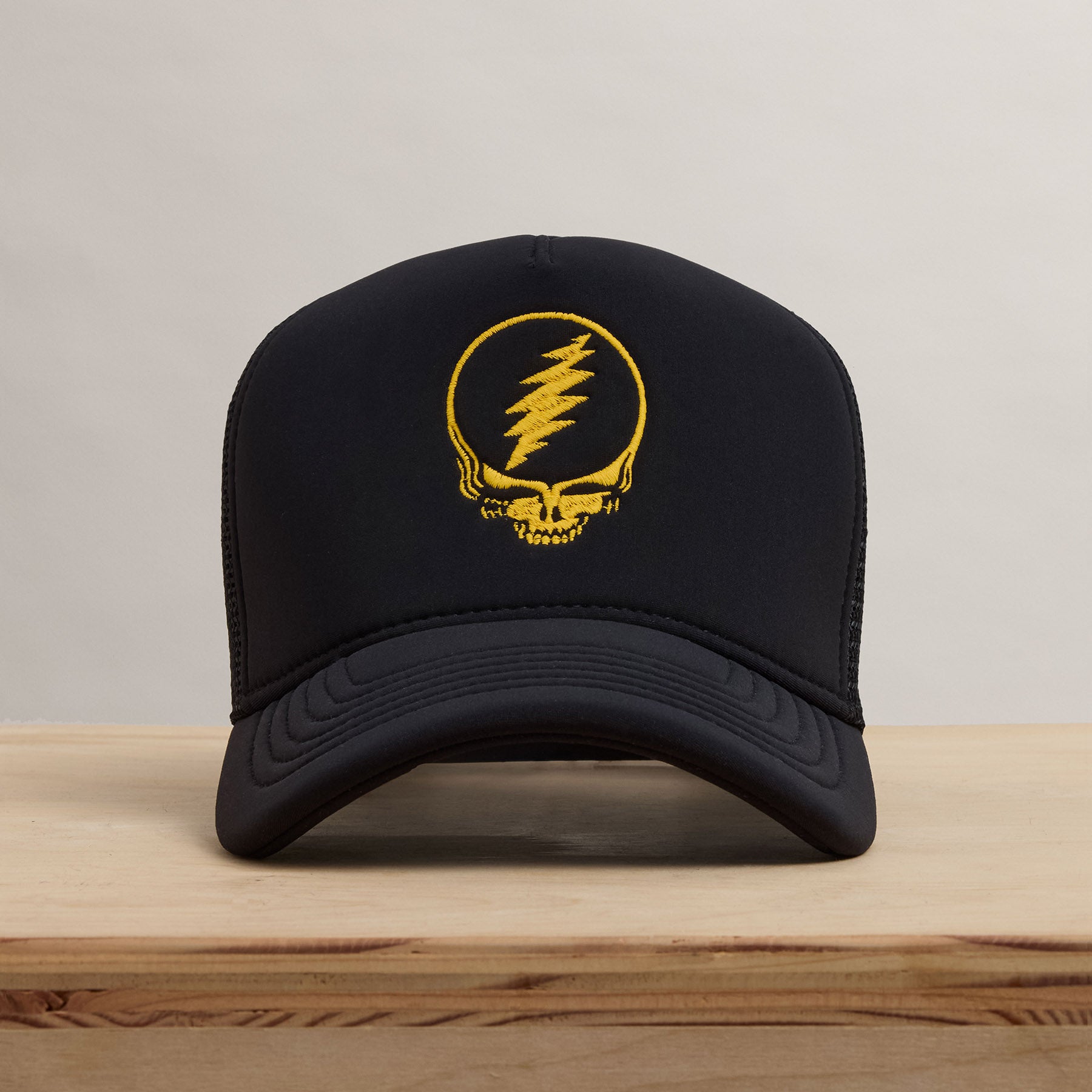 Grateful Dead Single Color Skull Embroidery Trucker in Black | James Perse Los Angeles