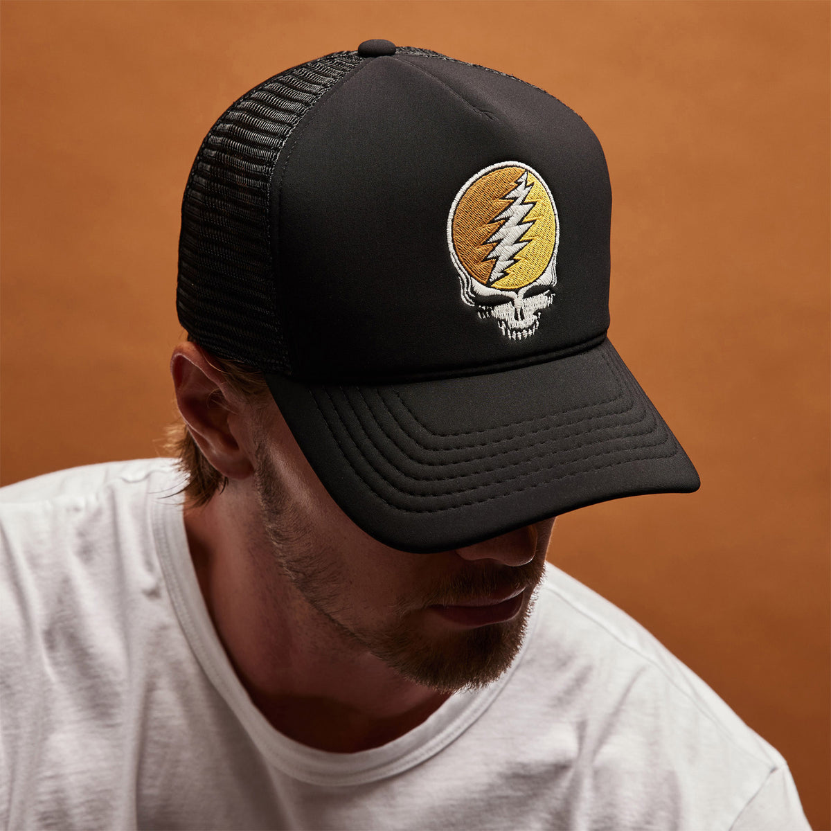 Men's Grateful Dead Cashmere Sweater & Trucker Hat Set in Black/Burnt Orange | James Perse Los Angeles