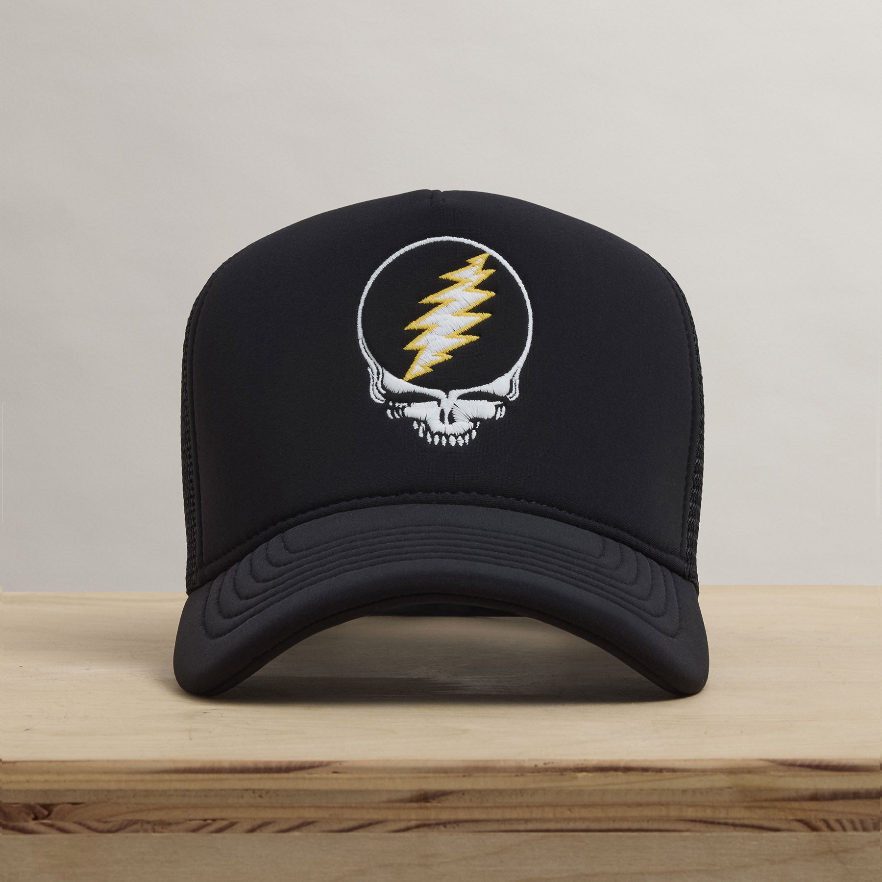 Grateful Dead Skull Embroidery Trucker in Black | James Perse Los Angeles