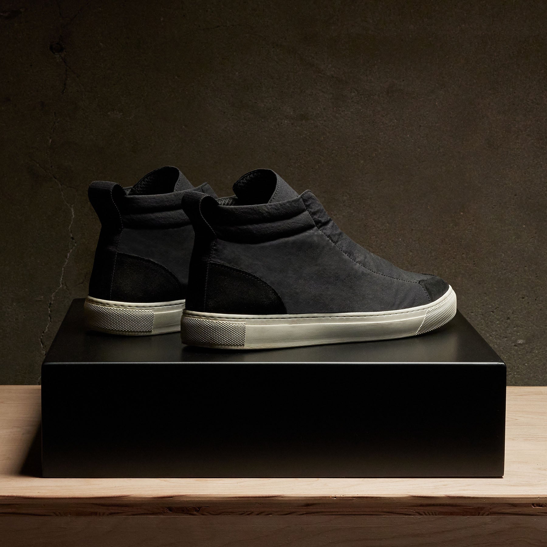 Men's Solstice Skate High Top Sneaker - Black/Black | James Perse