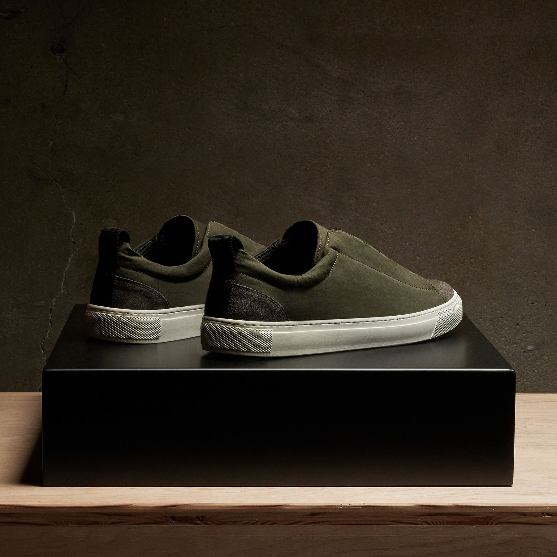 Men's Solstice Skate Low Top Sneaker in Olive | James Perse Los
