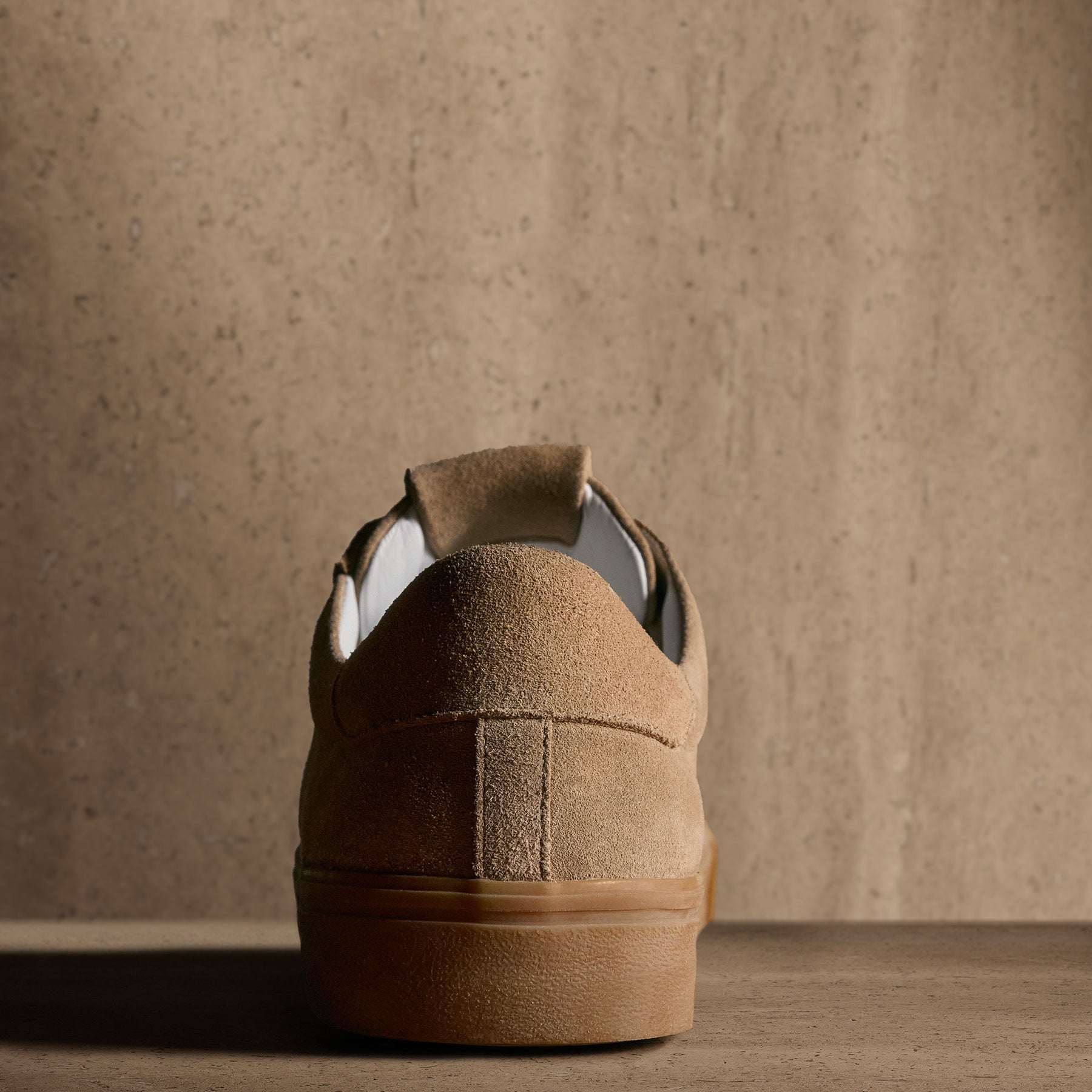 Men's Suede Retro Sneaker In Cappuccino | James Perse Los Angeles