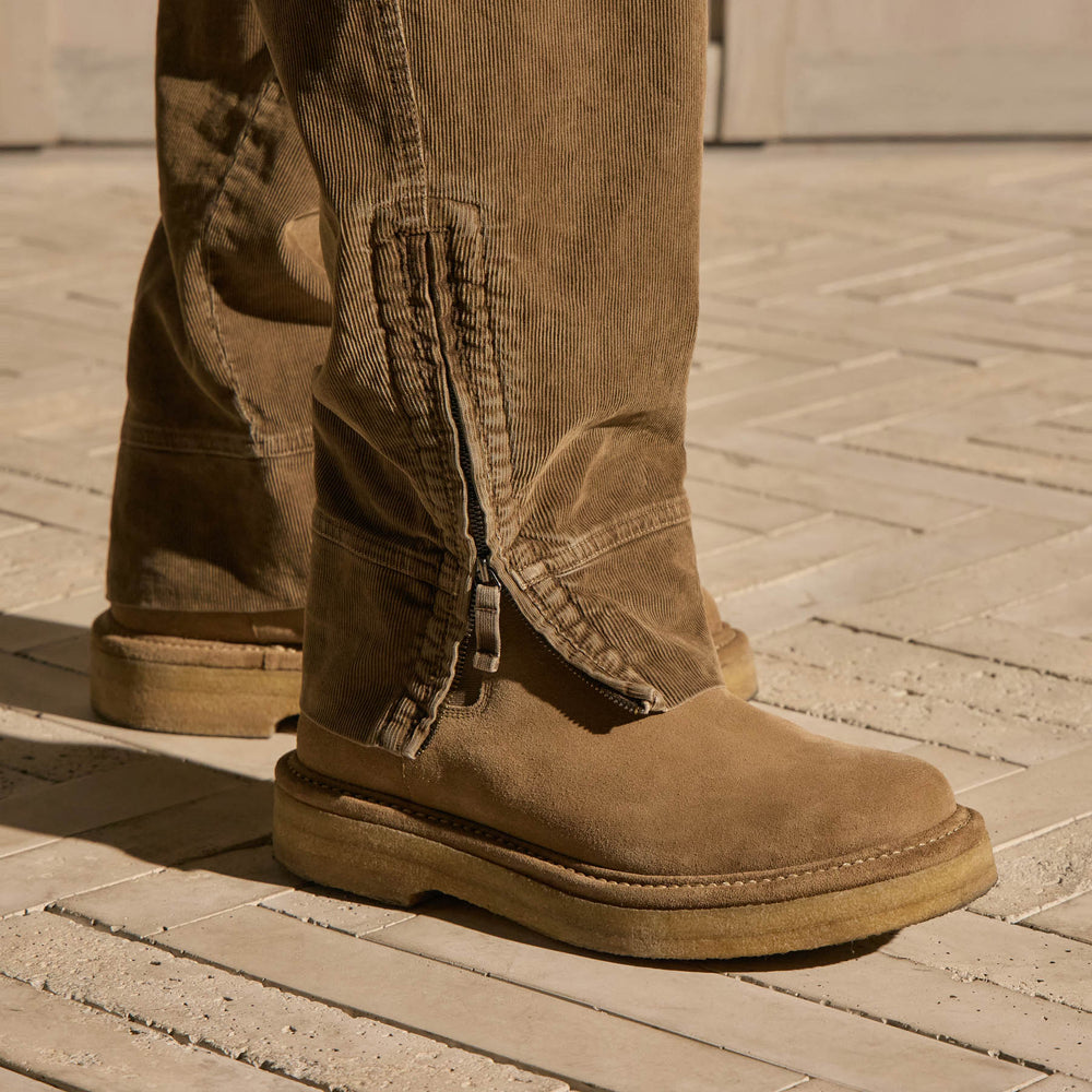 Men's Suede Chelsea Boot - String
