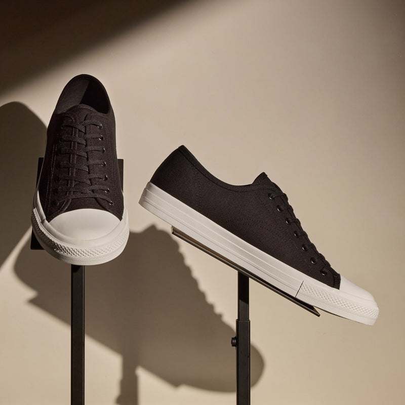 Men's Cotton Canvas Low Top Sneaker in Black | James Perse Los Angeles