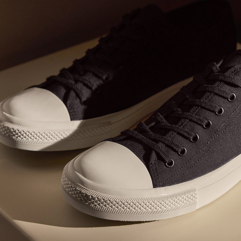 Men's Cotton Canvas Low Top Sneaker in Black | James Perse Los Angeles