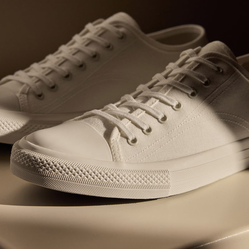 Men's Cotton Canvas Low Top Sneaker in White | James Perse Los Angeles