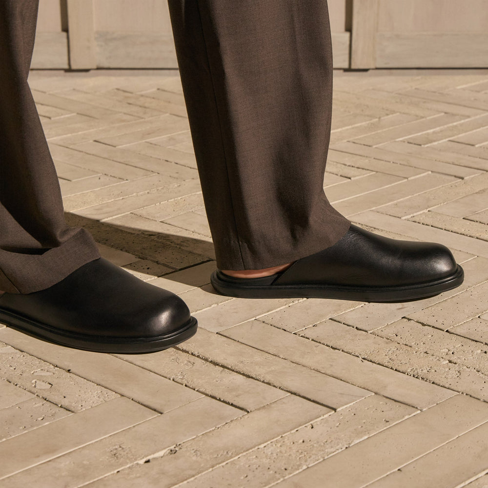 Men's Calf Leather Mule in Black | James Perse Los Angeles