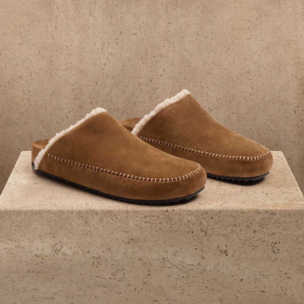 Men's Suede Shearling Clog in Tabacco | James Perse Los Angeles