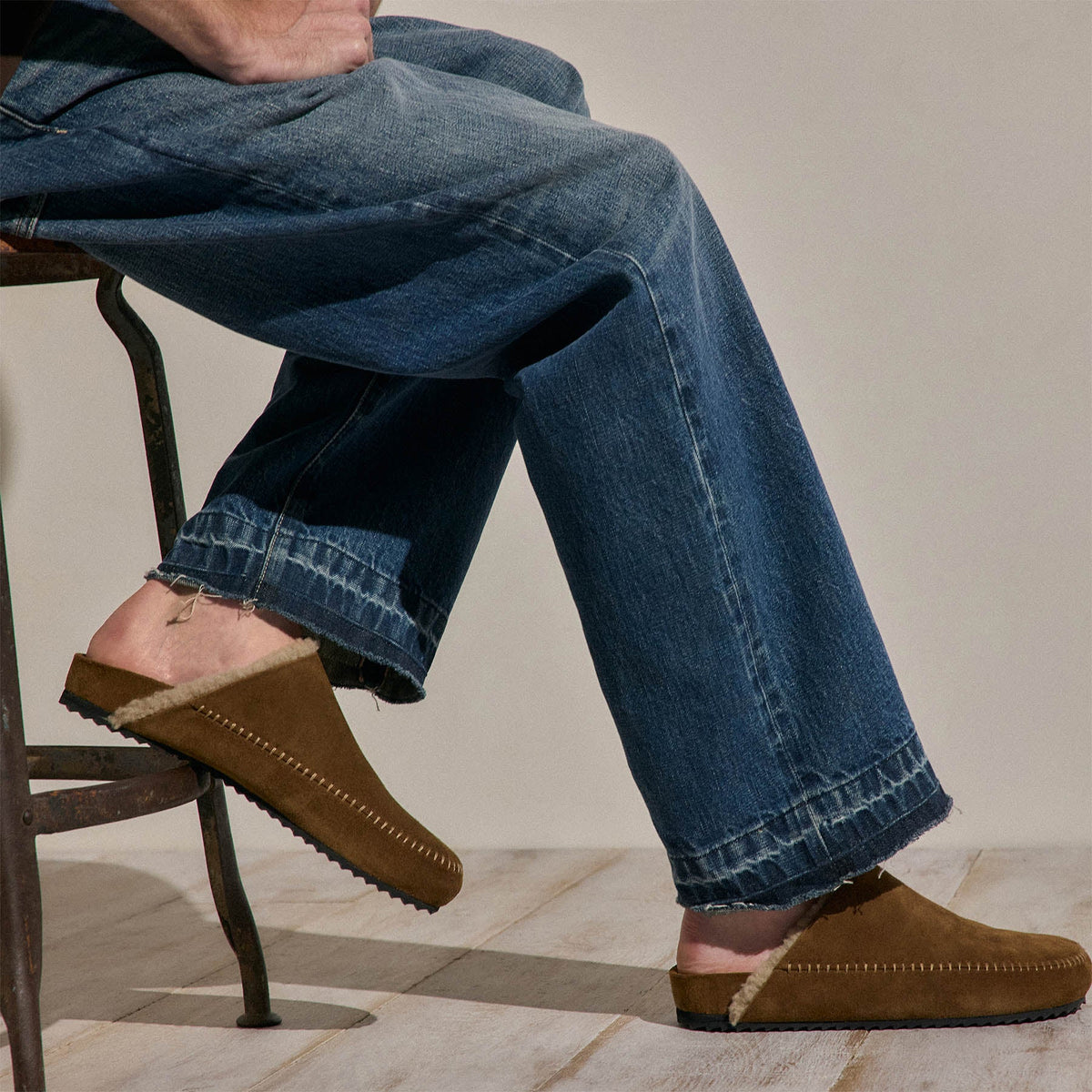 Men's Suede Shearling Clog in Tabacco | James Perse Los Angeles