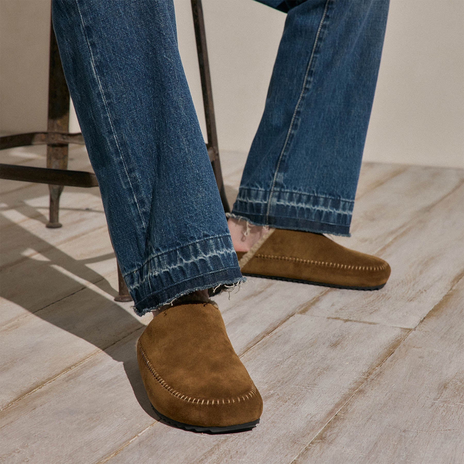 Men's Suede Shearling Clog in Tabacco | James Perse Los Angeles