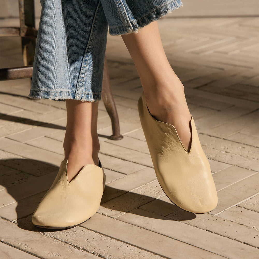 Women's Napa Leather Babouche in Sahara | James Perse Los Angeles